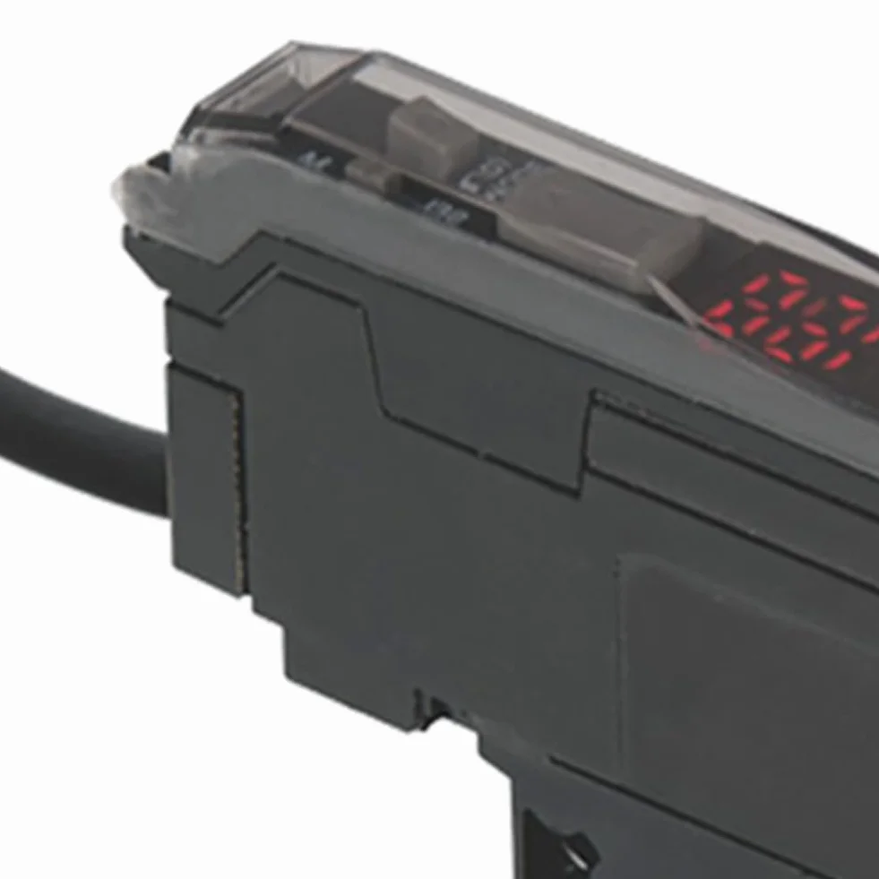 Sensor Amplificador de Fibra Óptica Inteligente ER2-22P con Pantalla Digital Dual e Interruptor Fotoeléctrico de Inducción por Reflexión Difusa.