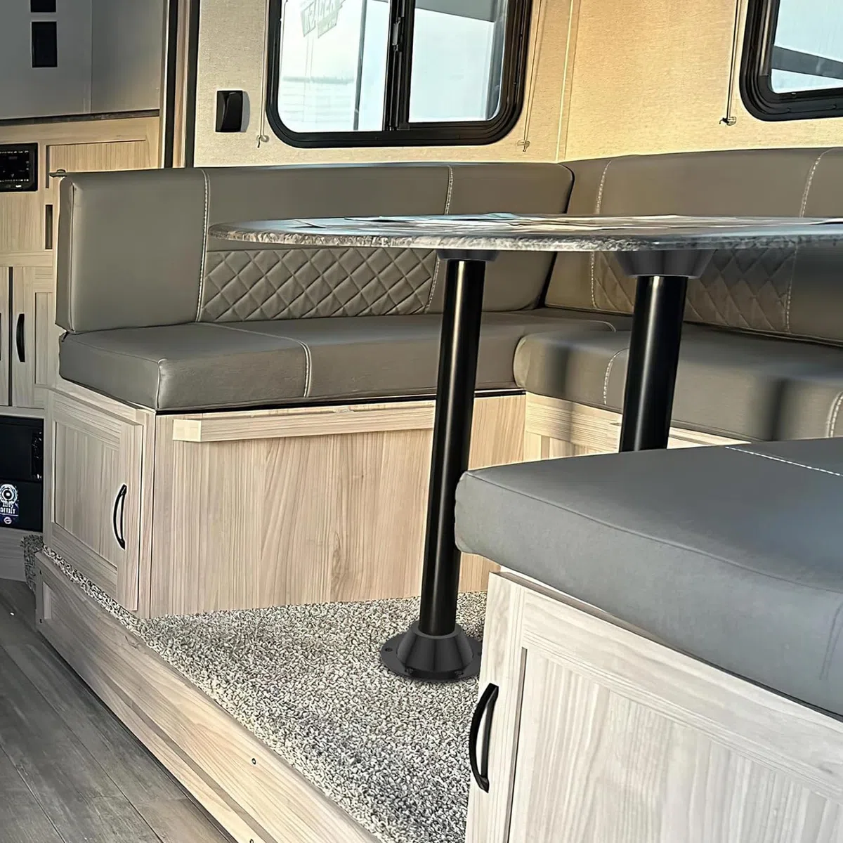 Base de mesa con brida para patas de mesa, mesa de comedor y base de montaje en suelo para remolque, incluye tornillos