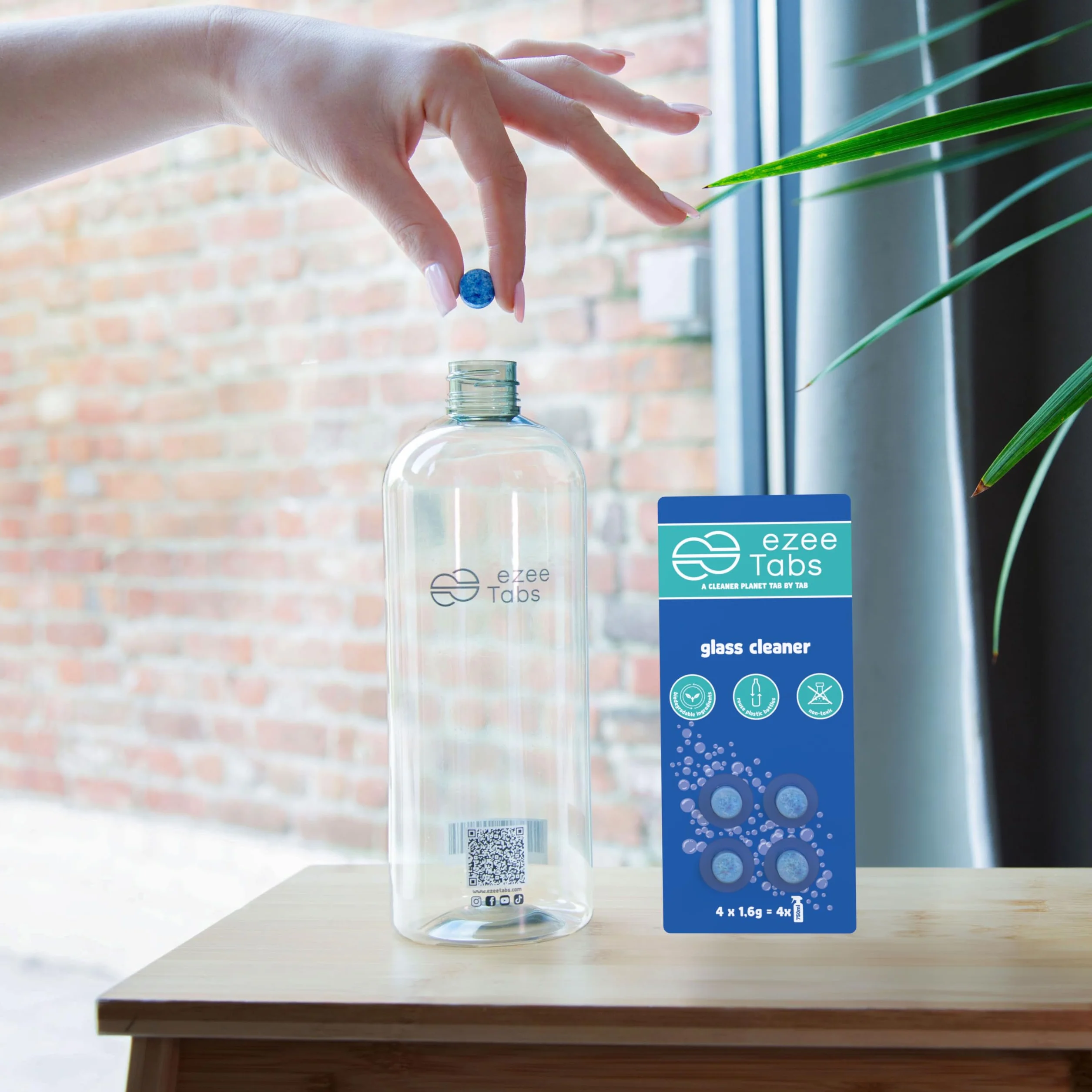 Paquete de Limpiacristales - Pastillas Limpiadoras para una Limpieza sin Microplásticos, Biodegradable y Vegana - 4 x 750ml de Limpiacristales y 1 Botella Reutilizable
