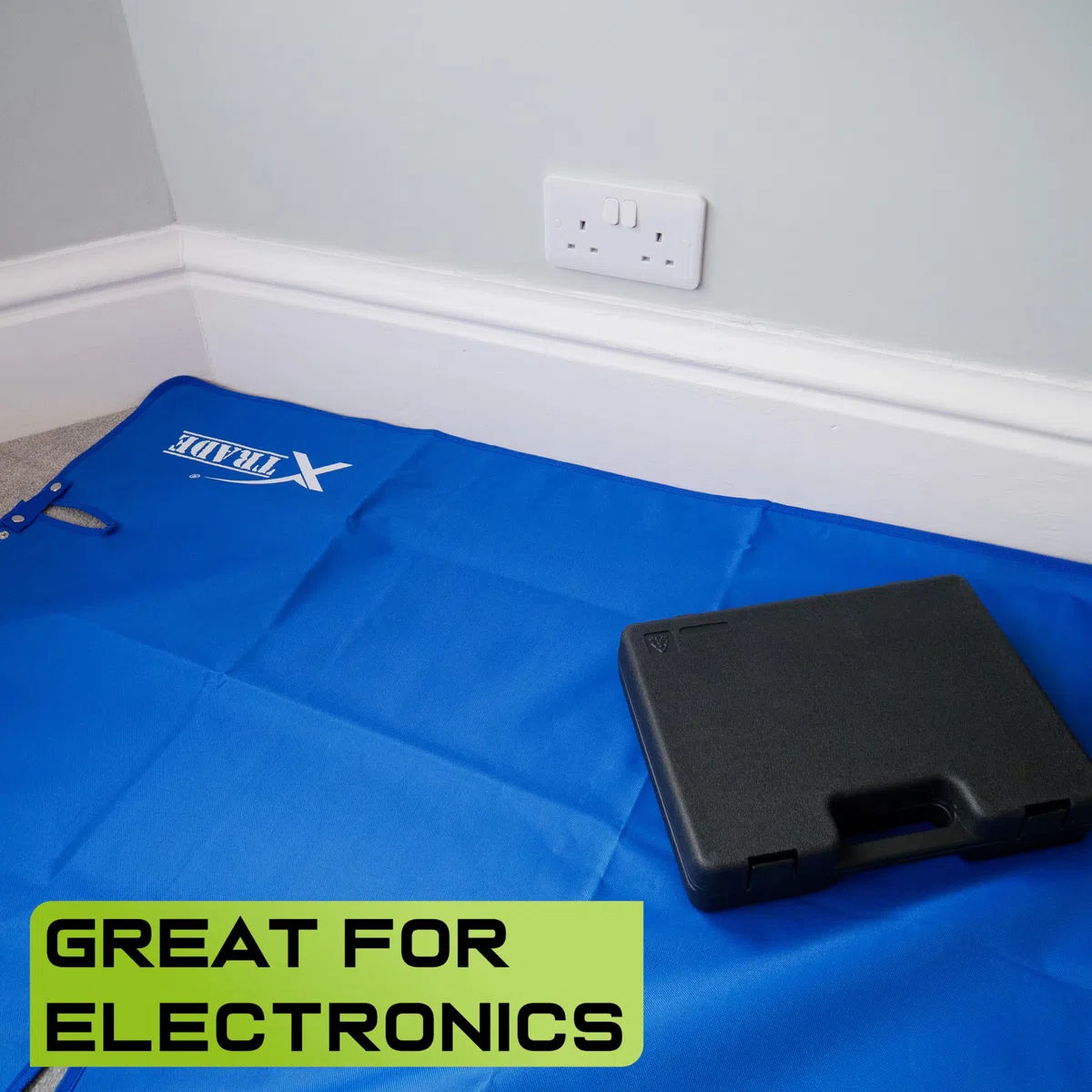 X - Tapete de trabajo de radiador comercial para fontaneros y electricistas - Alfombrilla de protección plegable impermeable con corte de tubería y sistema de botón seguro - Grande 78 cm X 144 cm