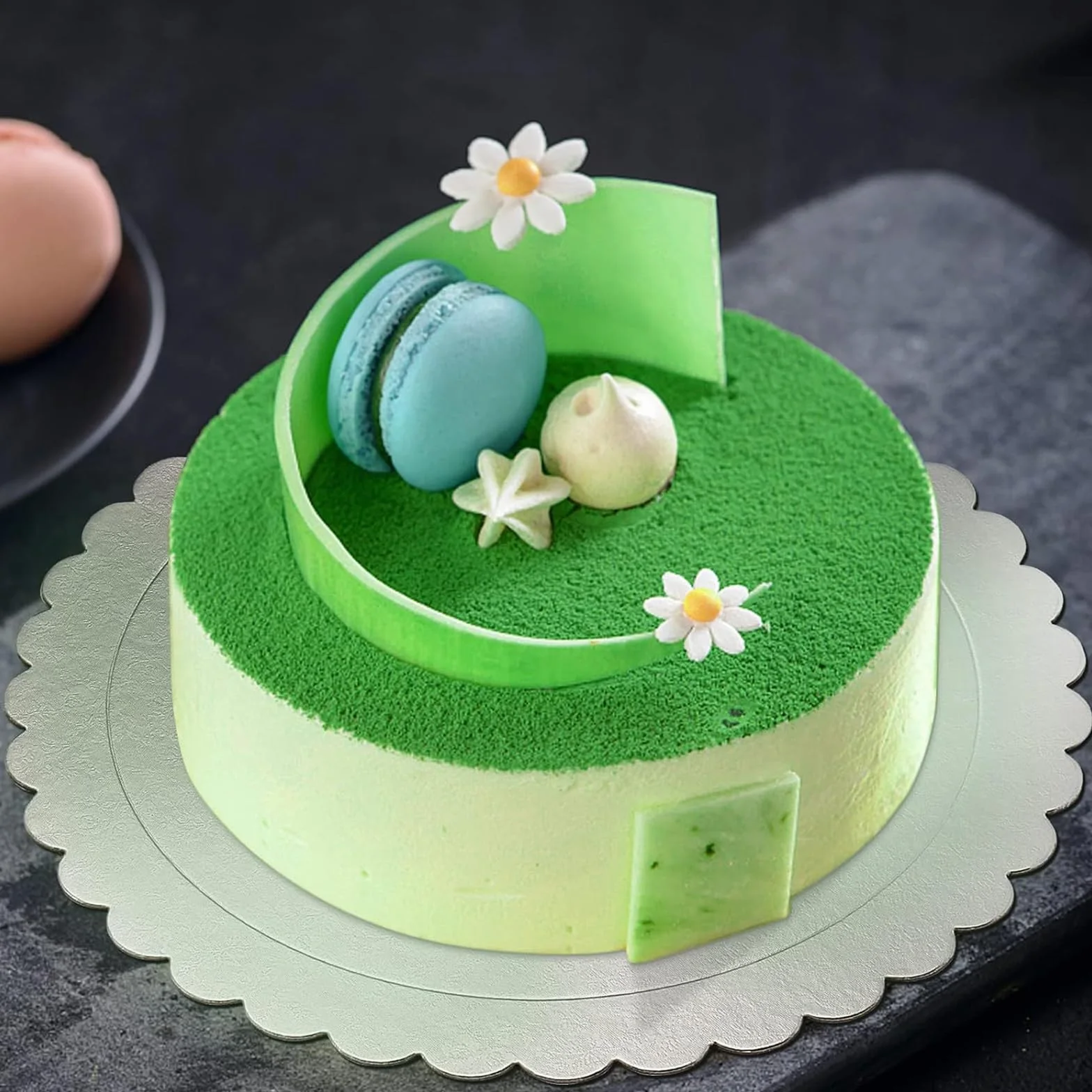 PINGEUI Paquete de 30 bandejas redondas para tartas de 25,4 cm, de cartón plateado de 2 mm de grosor, base festoneada para tartas, fiestas, bodas, decoración de pasteles