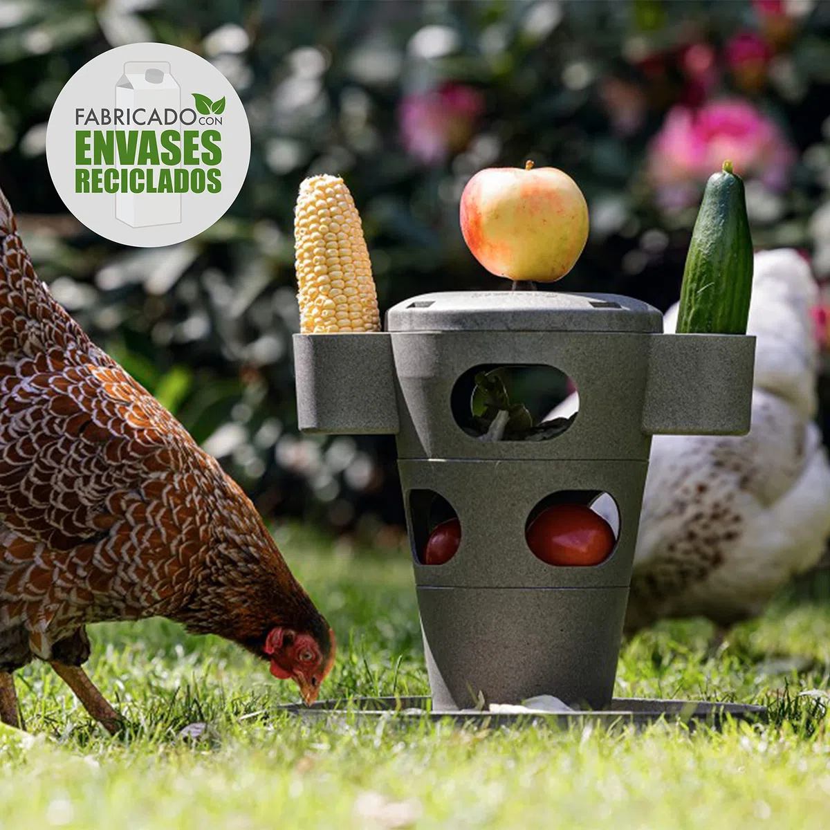 FINCA CASAREJO - Comedero para Pequeñas y Grandes Gallinas - Snack Tower para Aves de Corral - Comedero Interactivo y Entretenido para Gallinas