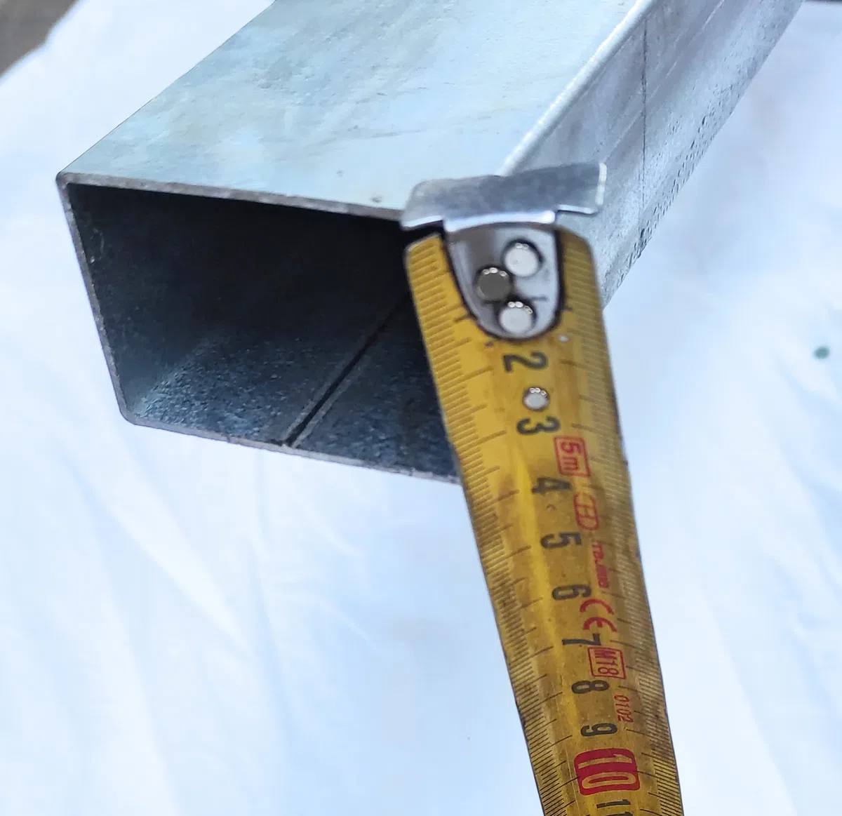 Tubo rectangular hierro galvanizado 60x40x1,5mm. (2 Metros longitud)