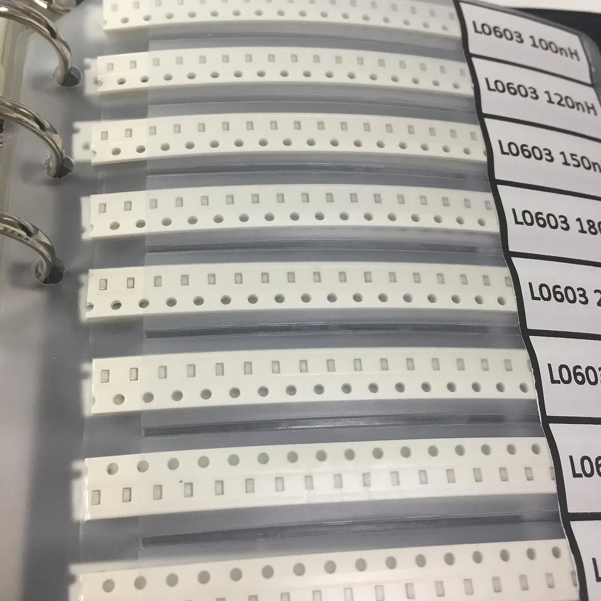 0603 SMD Chip Inductor Surtido Kit 1nH~22uH 52Values ​​x 25pcs Muestra Libro Total 1300pcs Condensador de repuesto