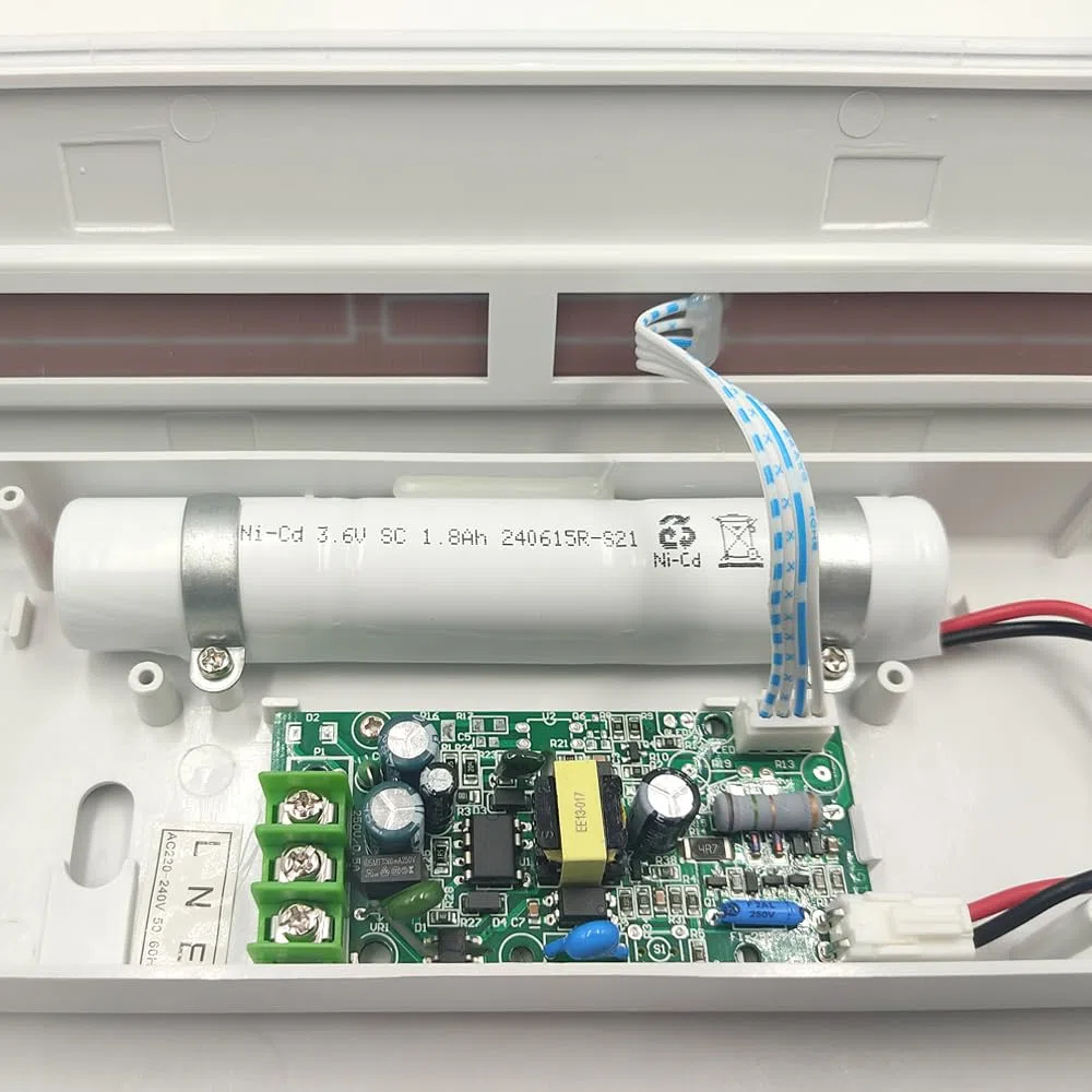 FactorLED Luz de Emergencia Pared LED, 4W (40W), Incluye Kit de Techo, superficie o Empotrable, función AutoTest, 3 horas de autonomía, IP20, Batería 3.6V 1800mA, Luz fría 6500K (91781, 1)