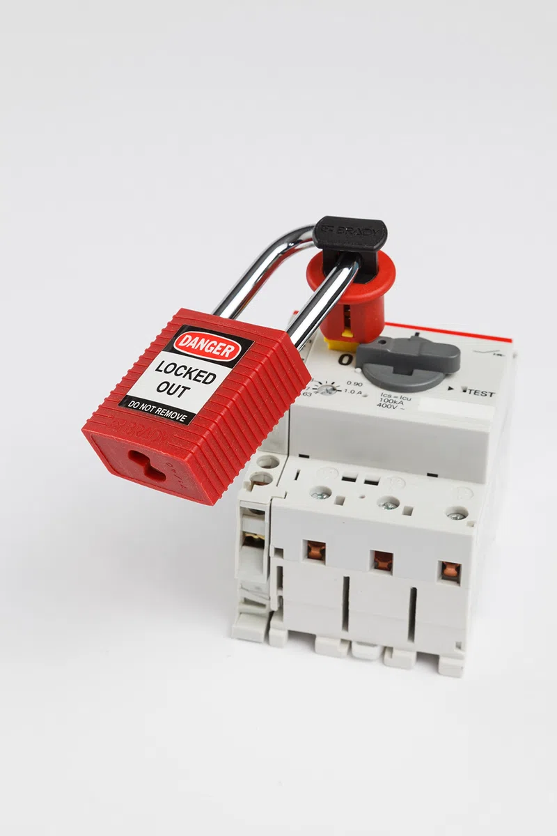 Sistema de Bloqueo de Disyuntor ABB Ms325, Negro/Rojo/Amarillo