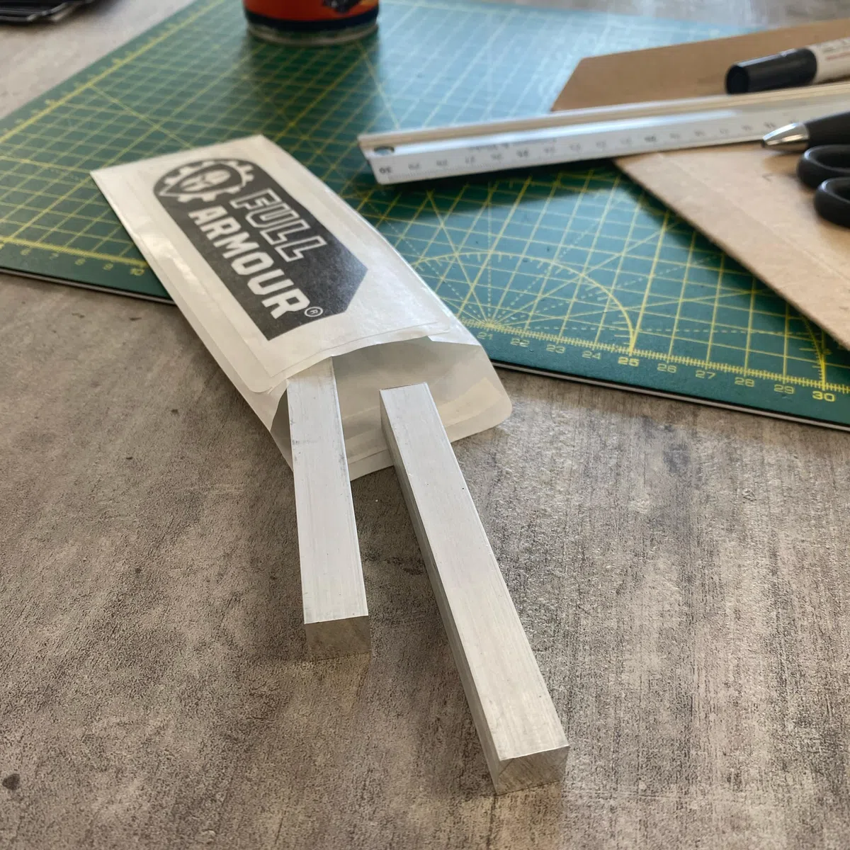 Nueva barra cuadrada de aluminio - Varios tamaños grado 6060 (12 mm x 12 mm x 300 mm)