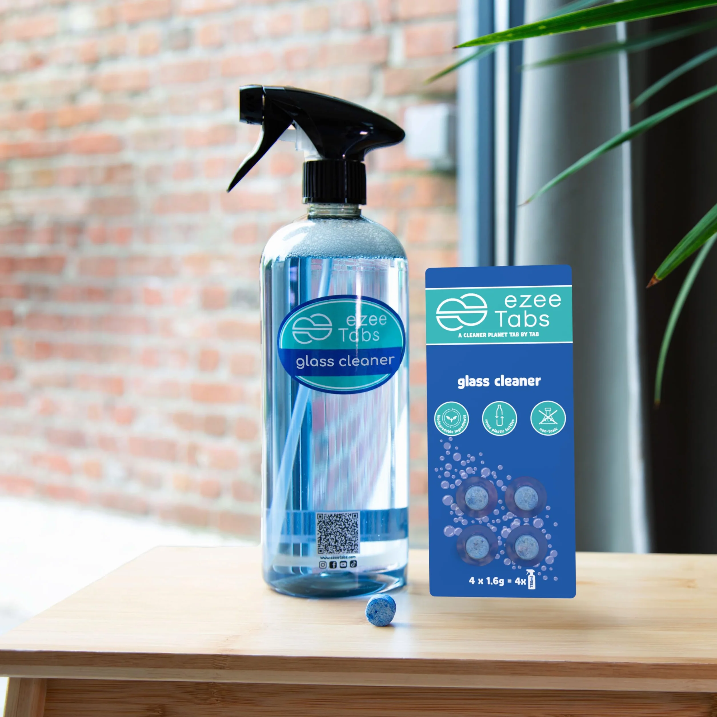 Paquete de Limpiacristales - Pastillas Limpiadoras para una Limpieza sin Microplásticos, Biodegradable y Vegana - 4 x 750ml de Limpiacristales y 1 Botella Reutilizable