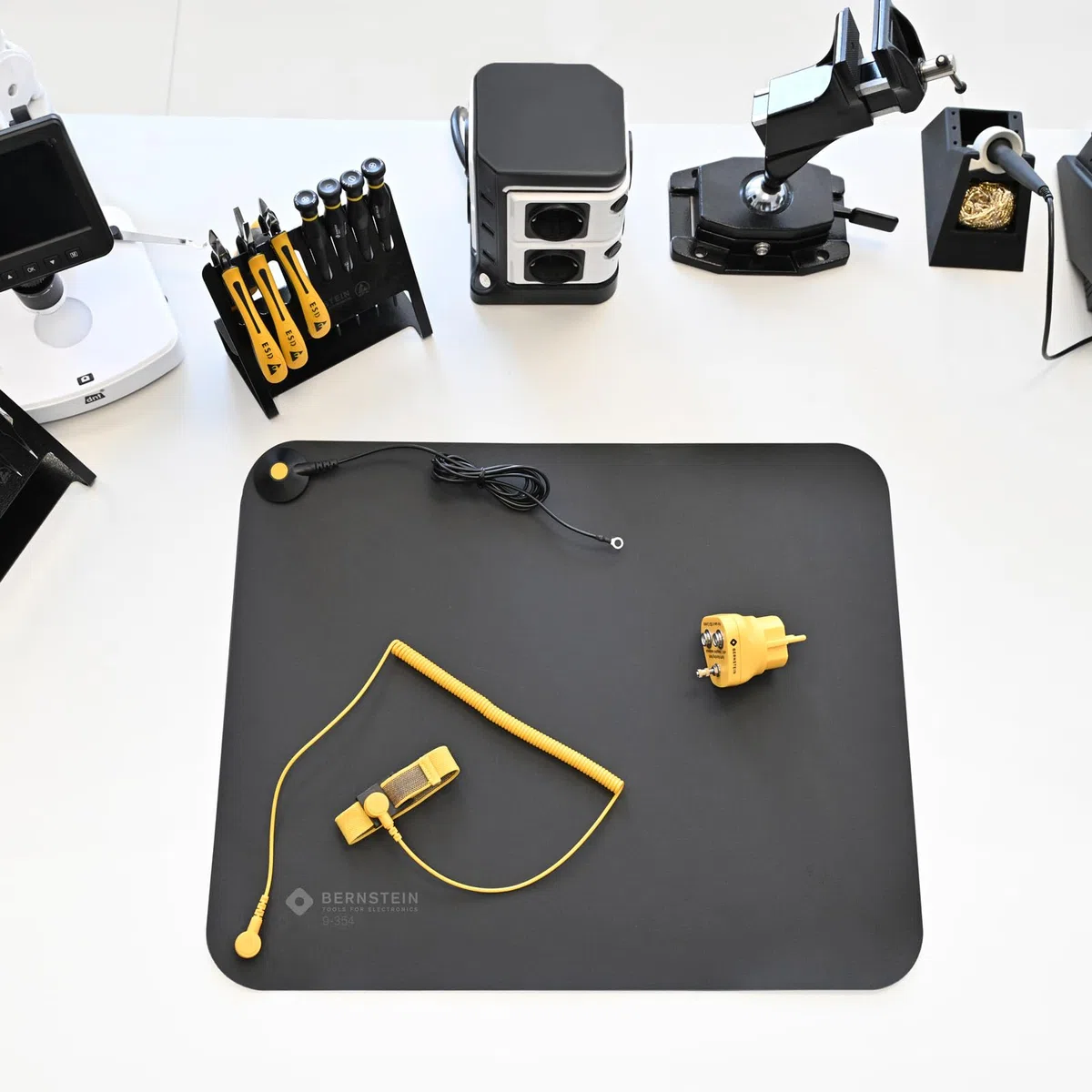 BERNSTEIN ESD Juego de 5 piezas de tierra para personas | ESD Handling Set | Mate (500 x 400 x 0,5), pulsera, 2 cables, conector de tierra | Para trabajar en áreas protegidas electrostáticamente