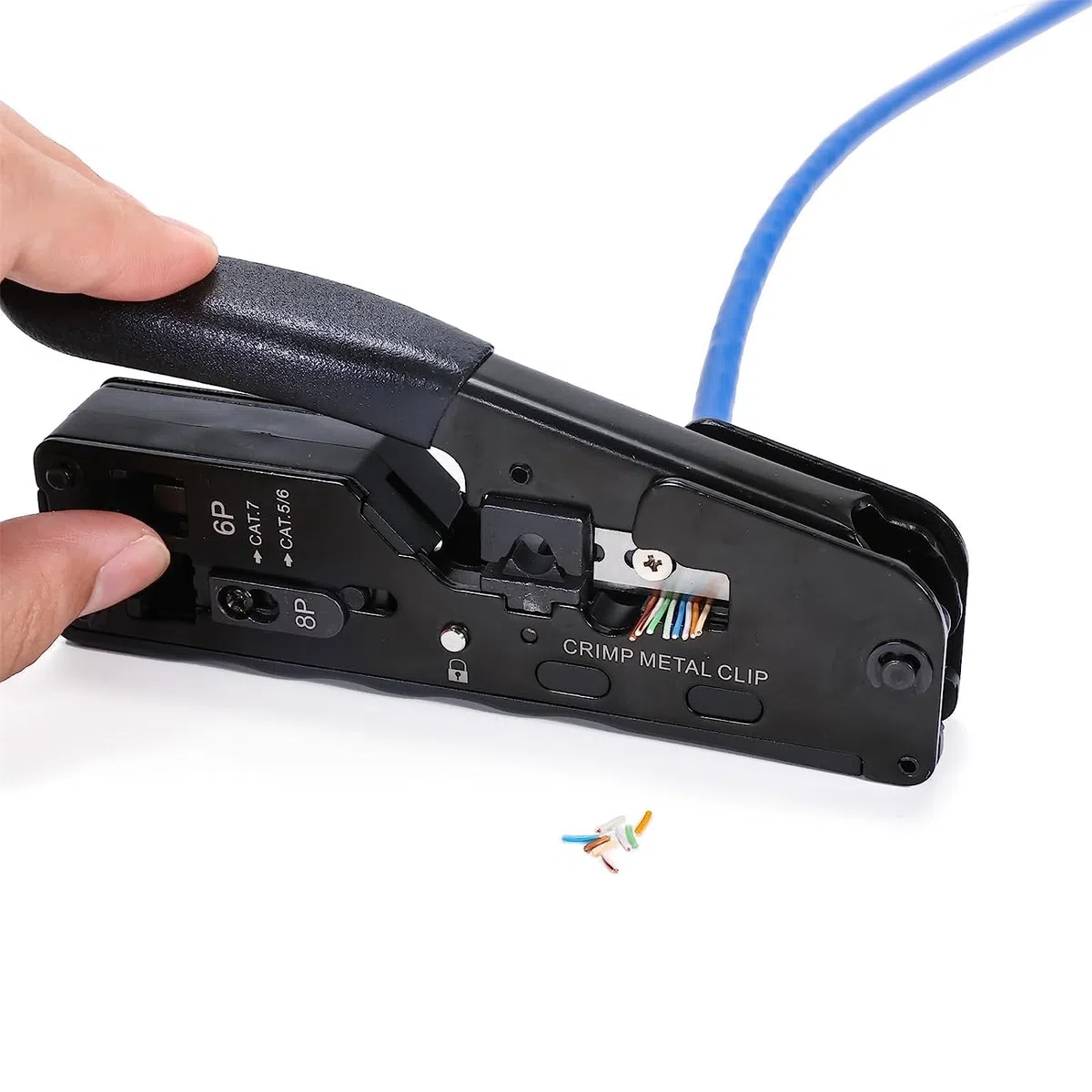 QSFPTEK RJ45/RJ11/RJ12 Cortador, Crimpadora rj45 Pasante, RJ45 Herramienta de Engarzado para Cat5/5e/6/6a/7/8, Incluye 1*Azul Crimper, 1*Cuchilla Reemplazo, Mini Pelador Cable, 50*Conectore, 50*Funda
