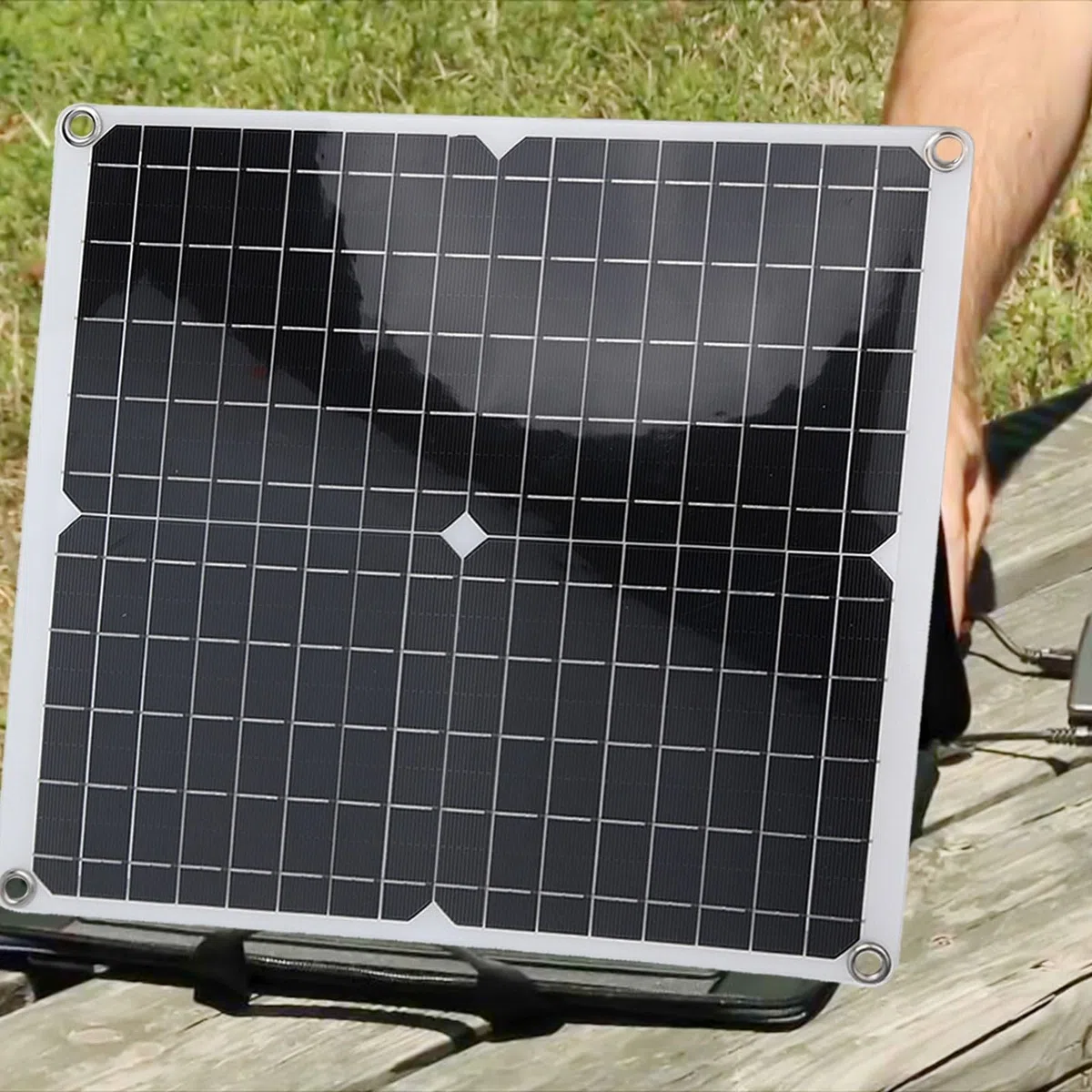Panel solar compacto de 50 W para carga de doble dispositivo, perfecto para caravanas, barcos y camping
